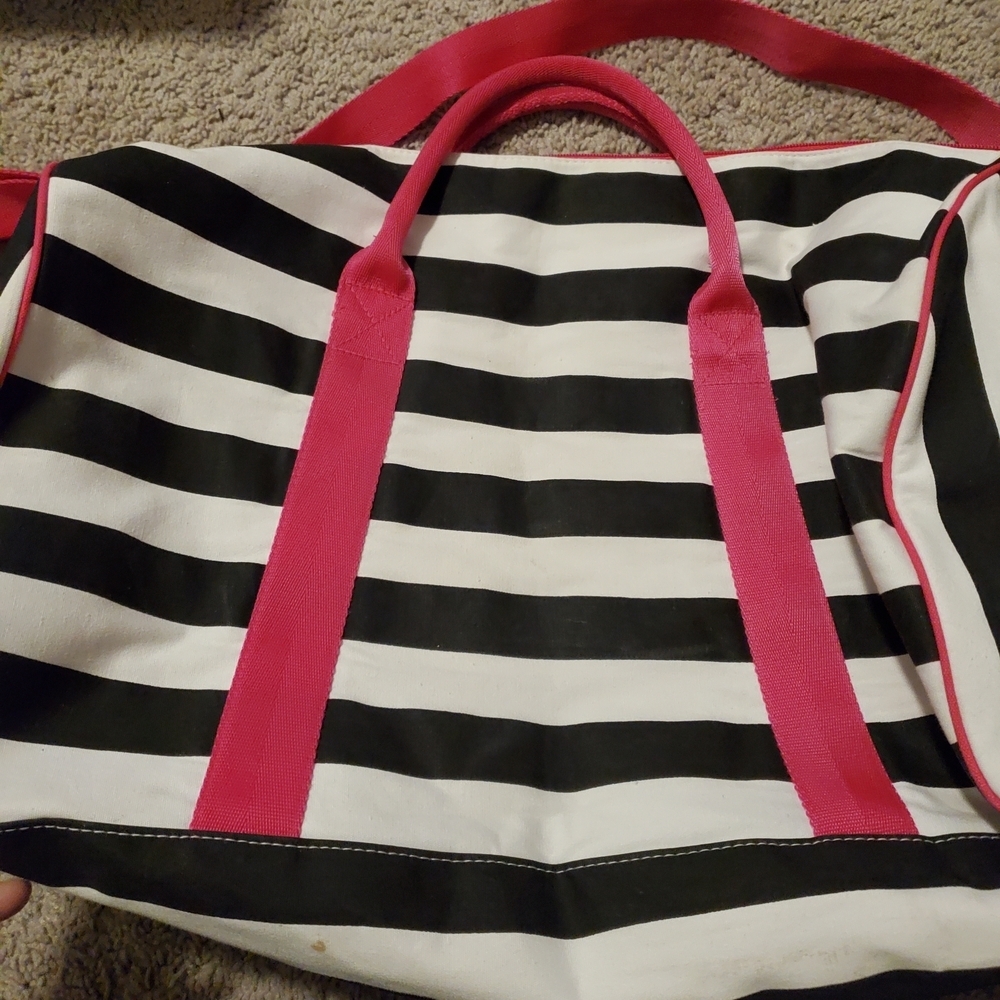 Victoria's Secret Striped Duffle Style Weekend Bag with Pink Handles - Picture 4 of 9